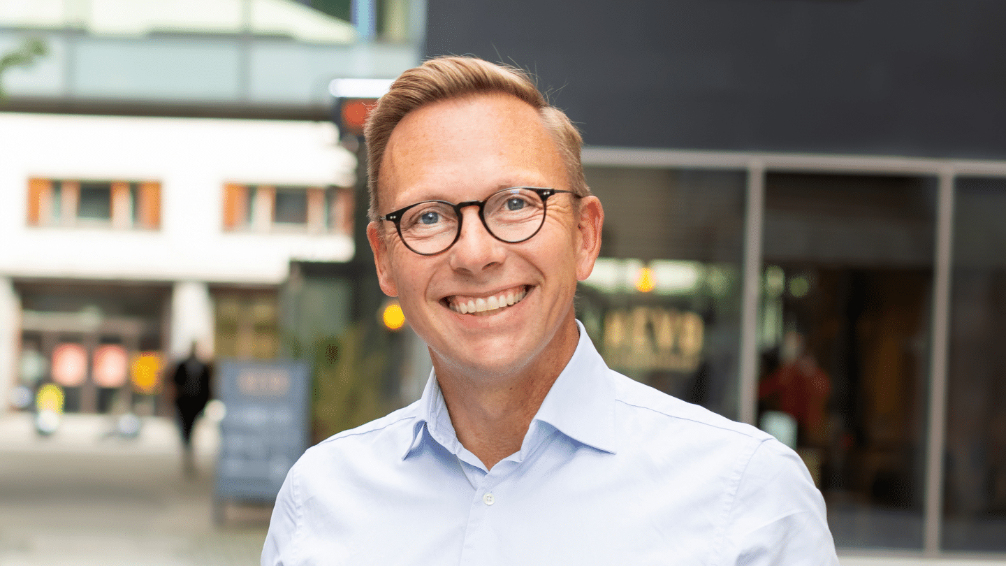 Jostein Vik .